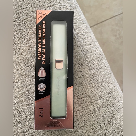 Eyebrow/facial 2 in 1 hair trimmer - Picture 1 of 3